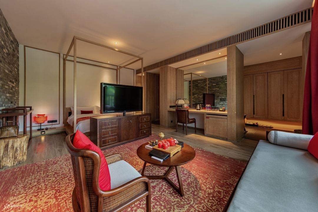 [Inside Gankeng Ancient Town/Directly reach Futian Port Line 10] Shenzhen OCT Gankeng Ancient Town - Phoenix Hakka Hotel Accommodation Package